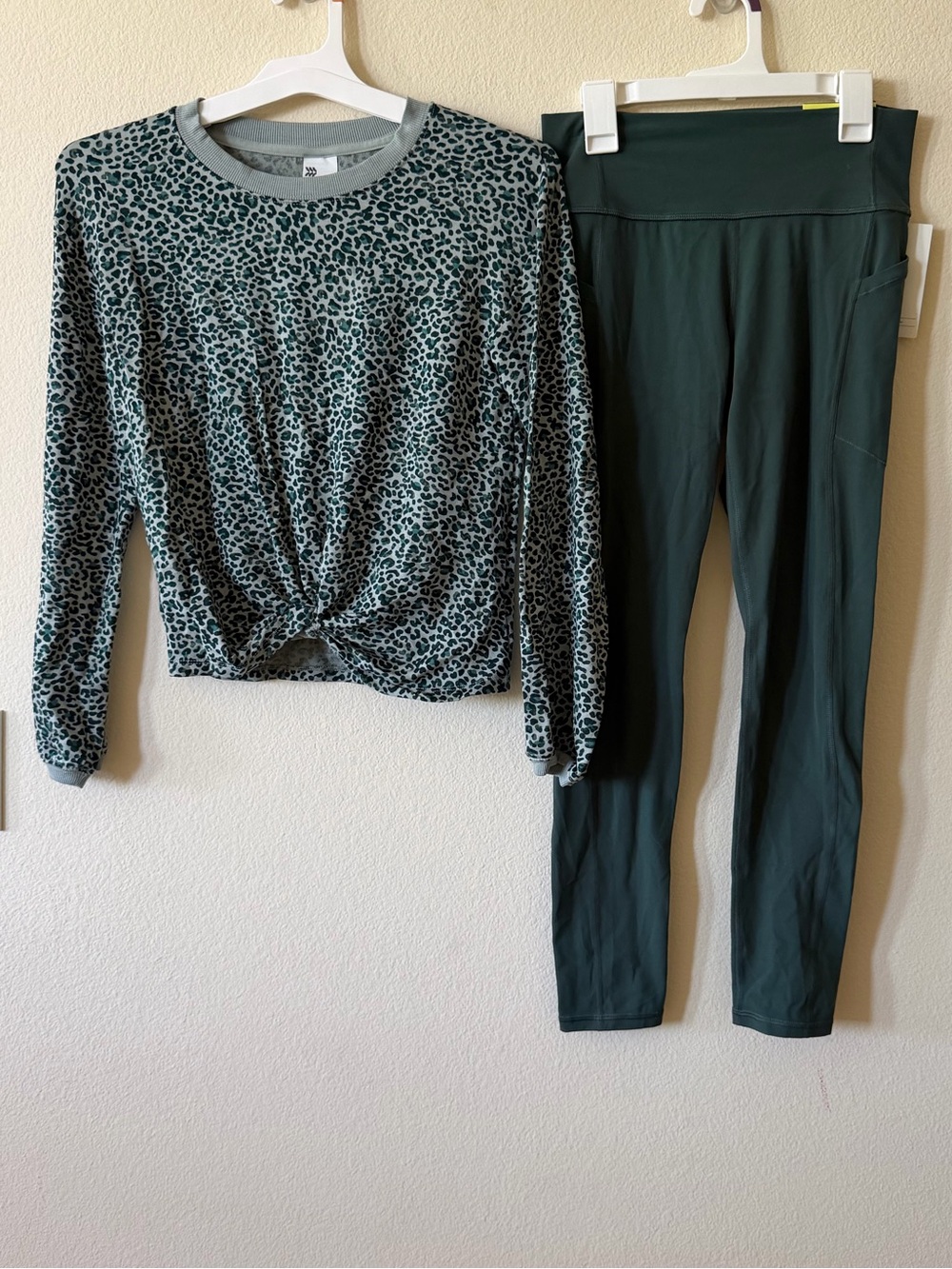 NWT All In Motion 2-piece Green Leopard Print Set girls size XL